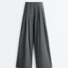 Pantalon large au toucher Light Touch avec pinces Pantalon large au toucher Light Touch avec pinces