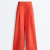 Pantalon large en coton piqué plissé Pantalon large en coton piqué plissé