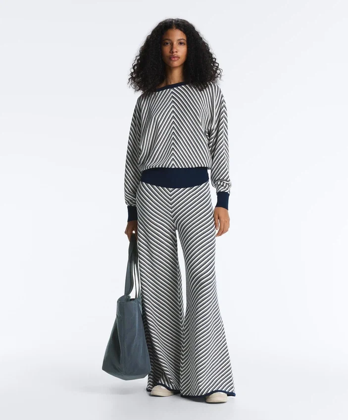 Pull en maille à rayures diagonales Pull en maille à rayures diagonales