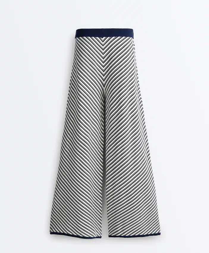 Pantalon large en maille à rayures diagonales Pantalon large en maille à rayures diagonales