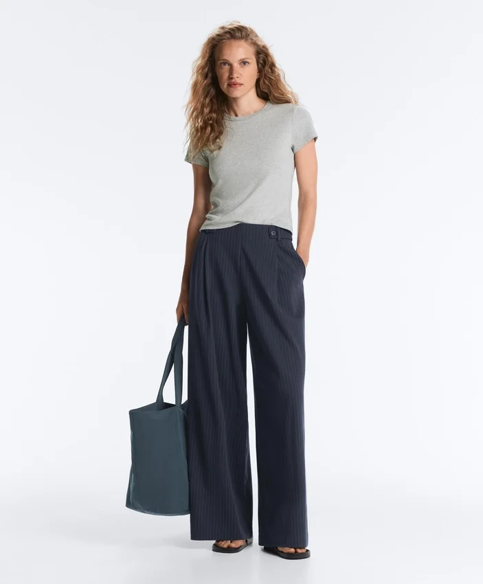 Pantalon large en piqué de coton à fines rayures Pantalon large en piqué de coton à fines rayures