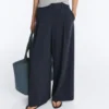 Pantalon large en piqué de coton à fines rayures Pantalon large en piqué de coton à fines rayures