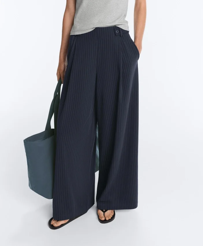Pantalon large en piqué de coton à fines rayures Pantalon large en piqué de coton à fines rayures