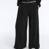 Pantalon long à jambes larges en modal Soft Touch et à plis Pantalon long à jambes larges en modal Soft Touch et à plis