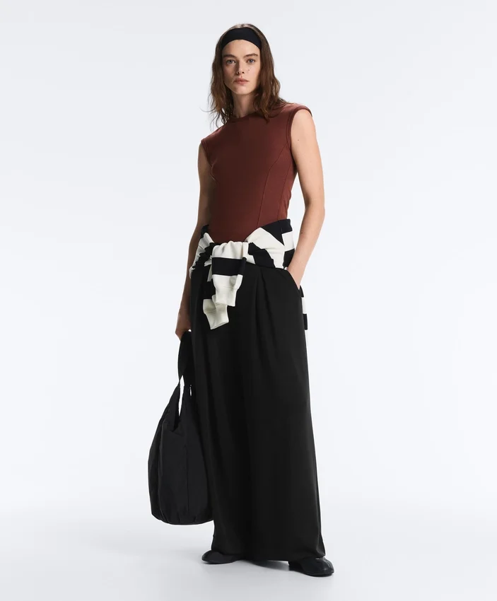 Pantalon long à jambes larges en modal Soft Touch et à plis Pantalon long à jambes larges en modal Soft Touch et à plis