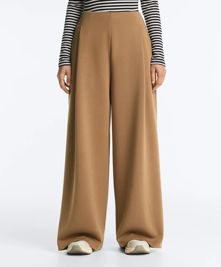 Pantalon taille haute en sergé à jambes larges et plis Pantalon taille haute en sergé à jambes larges et plis