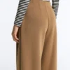 Pantalon taille haute en sergé à jambes larges et plis Pantalon taille haute en sergé à jambes larges et plis
