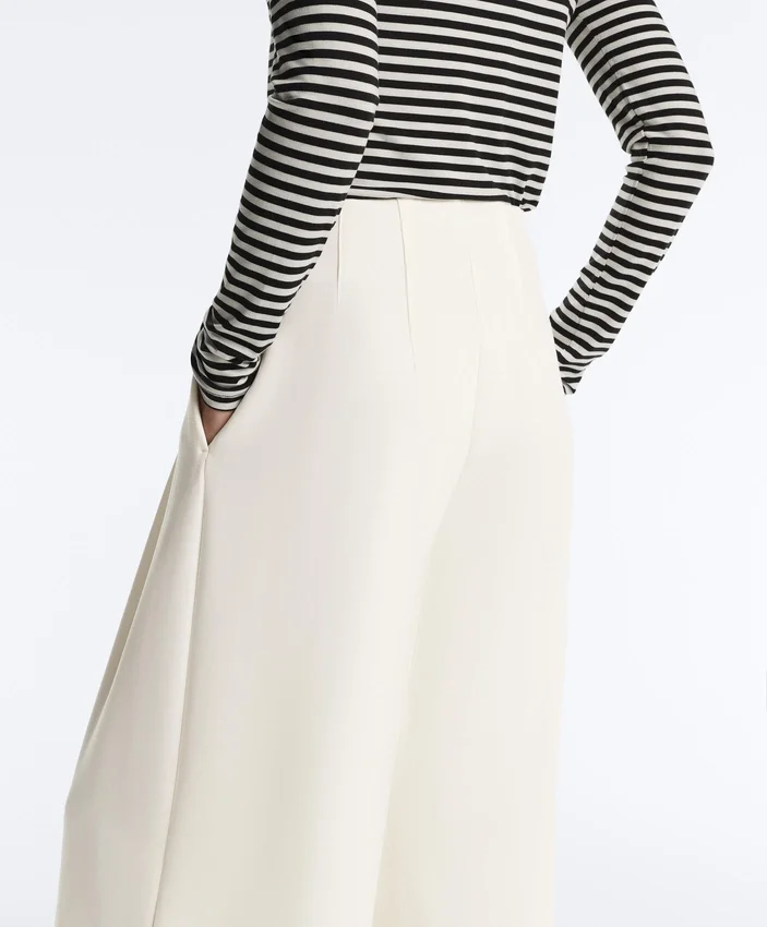 Pantalon taille haute en sergé à jambes larges et plis Pantalon taille haute en sergé à jambes larges et plis