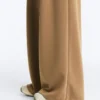 Pantalon taille haute en sergé à jambes larges et plis Pantalon taille haute en sergé à jambes larges et plis