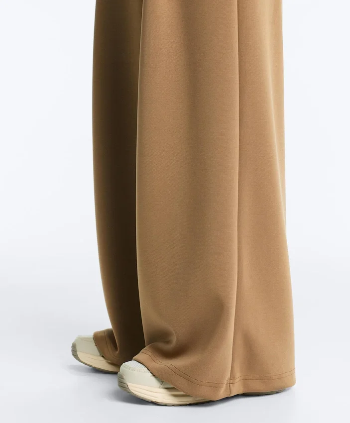 Pantalon taille haute en sergé à jambes larges et plis Pantalon taille haute en sergé à jambes larges et plis
