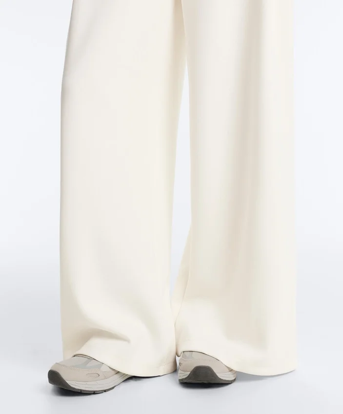 Pantalon taille haute en sergé à jambes larges et plis Pantalon taille haute en sergé à jambes larges et plis