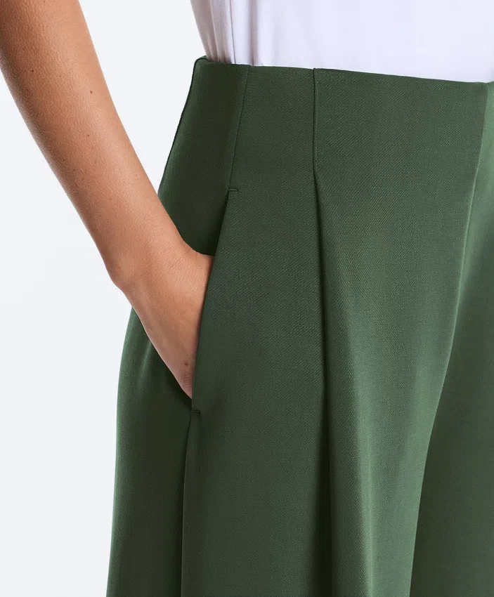 Pantalon taille haute en sergé à jambes larges et plis Pantalon taille haute en sergé à jambes larges et plis