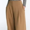 Pantalon taille haute en sergé à jambes larges et plis Pantalon taille haute en sergé à jambes larges et plis