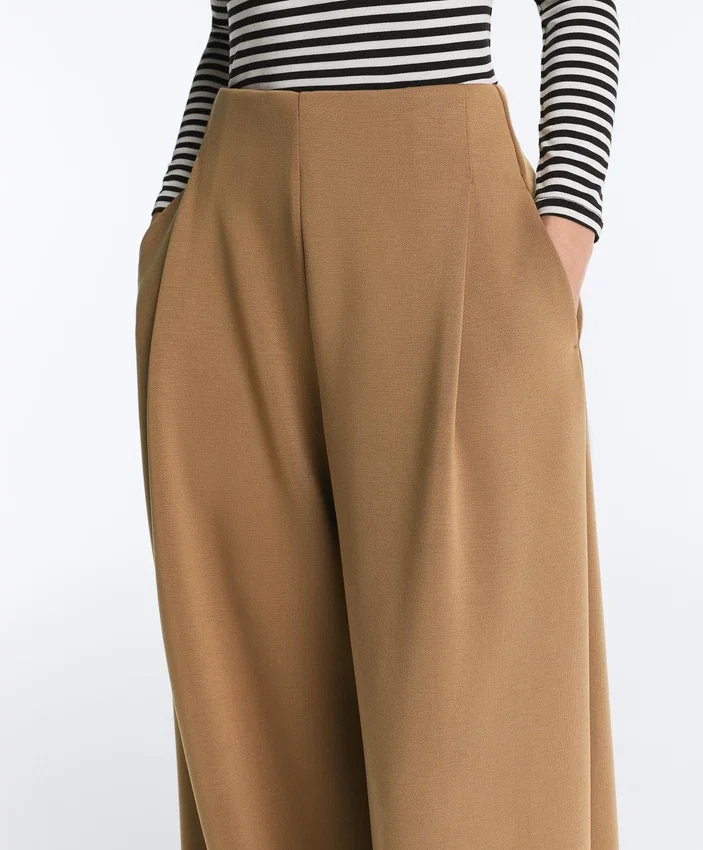 Pantalon taille haute en sergé à jambes larges et plis Pantalon taille haute en sergé à jambes larges et plis