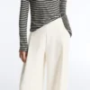 Pantalon taille haute en sergé à jambes larges et plis Pantalon taille haute en sergé à jambes larges et plis