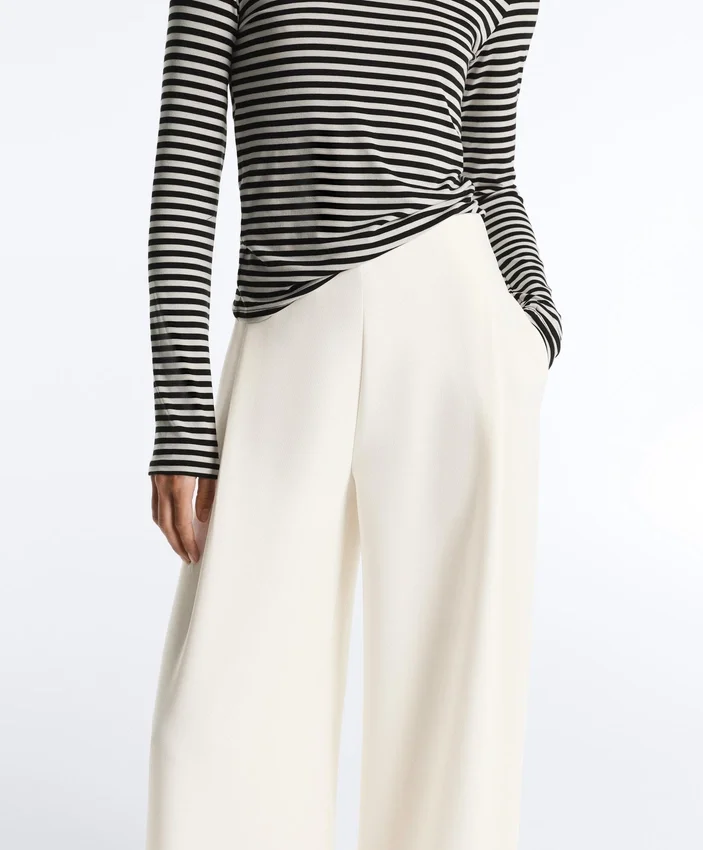 Pantalon taille haute en sergé à jambes larges et plis Pantalon taille haute en sergé à jambes larges et plis
