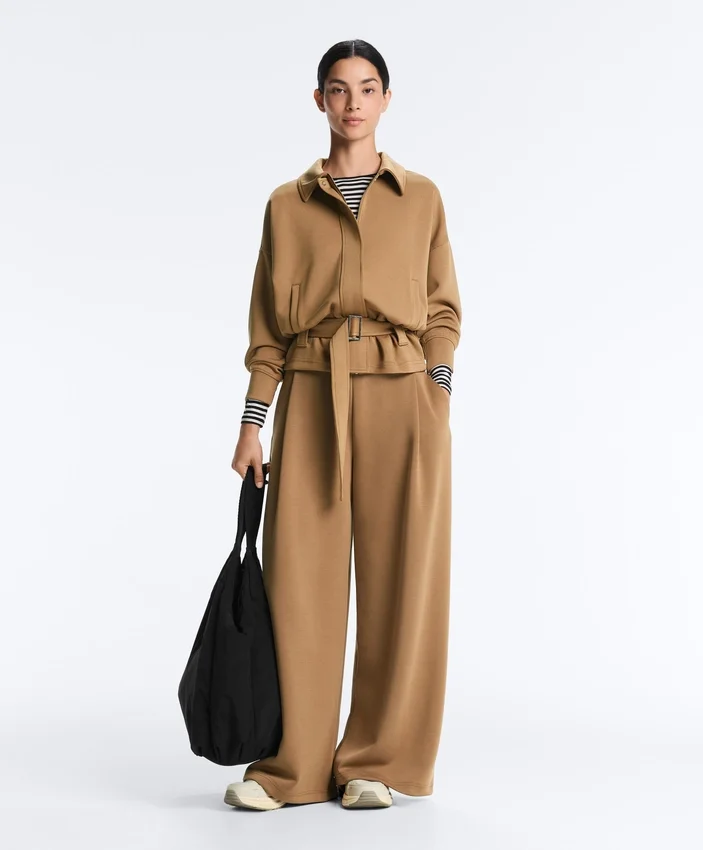 Pantalon taille haute en sergé à jambes larges et plis Pantalon taille haute en sergé à jambes larges et plis
