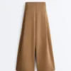 Pantalon taille haute en sergé à jambes larges et plis Pantalon taille haute en sergé à jambes larges et plis