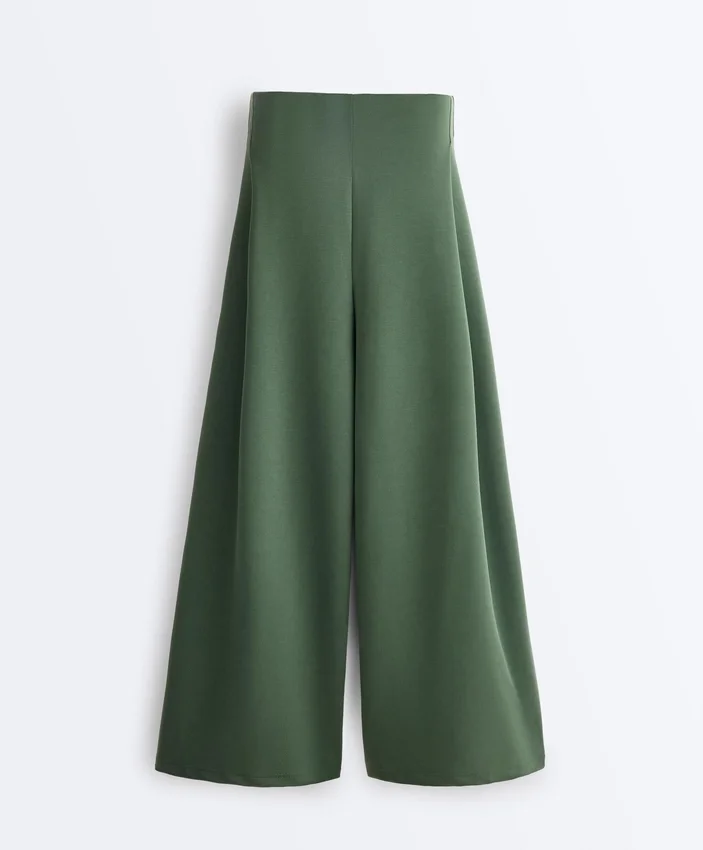 Pantalon taille haute en sergé à jambes larges et plis Pantalon taille haute en sergé à jambes larges et plis