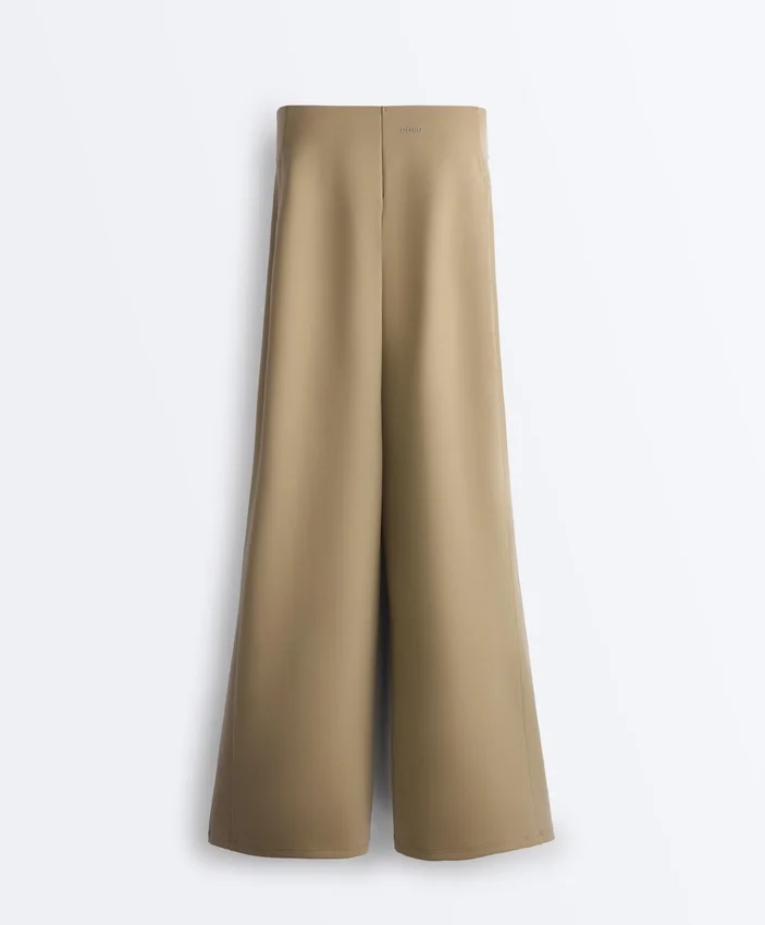Pantalon à taille haute et coupe droite effet néoprène avec passepoil Pantalon à taille haute et coupe droite effet néoprène avec passepoil