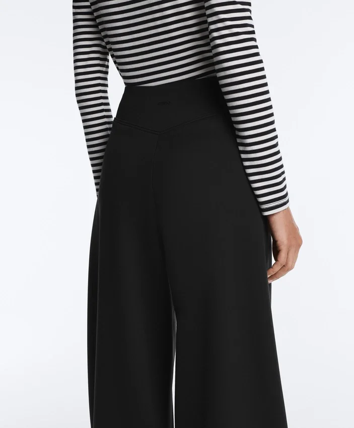 Pantalon à taille haute et jambes larges effet néoprène Pantalon à taille haute et jambes larges effet néoprène