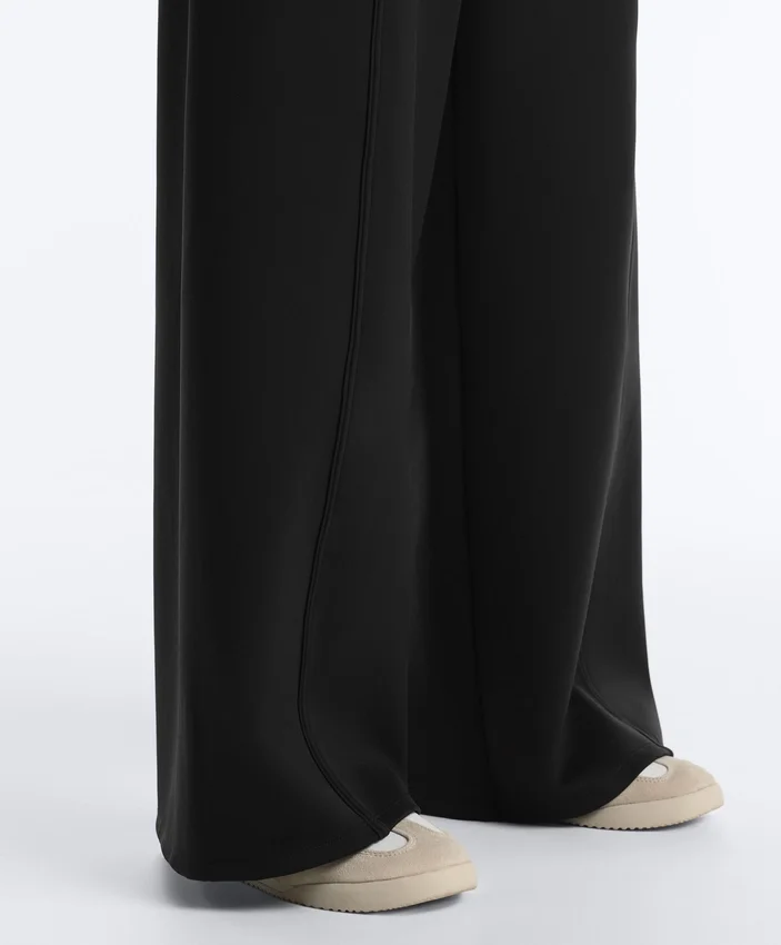 Pantalon à taille haute et jambes larges effet néoprène Pantalon à taille haute et jambes larges effet néoprène