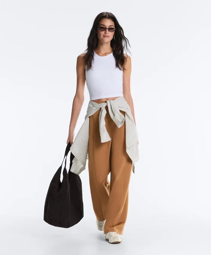 Pantalon à taille haute et jambes larges effet néoprène Pantalon à taille haute et jambes larges effet néoprène