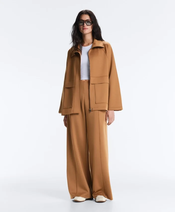 Pantalon à taille haute et jambes larges effet néoprène Pantalon à taille haute et jambes larges effet néoprène