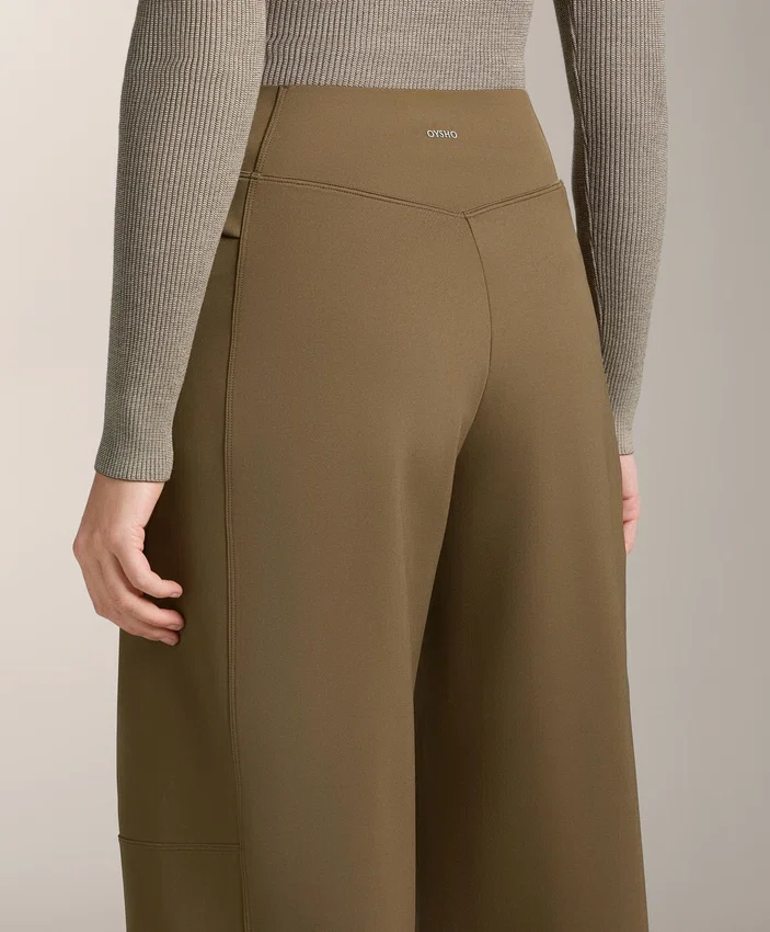 Pantalon taille haute à jambes droites effet néoprène Pantalon taille haute à jambes droites effet néoprène