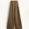 Pantalon taille haute à jambes droites effet néoprène Pantalon taille haute à jambes droites effet néoprène