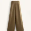 Pantalon taille haute à jambes droites effet néoprène Pantalon taille haute à jambes droites effet néoprène