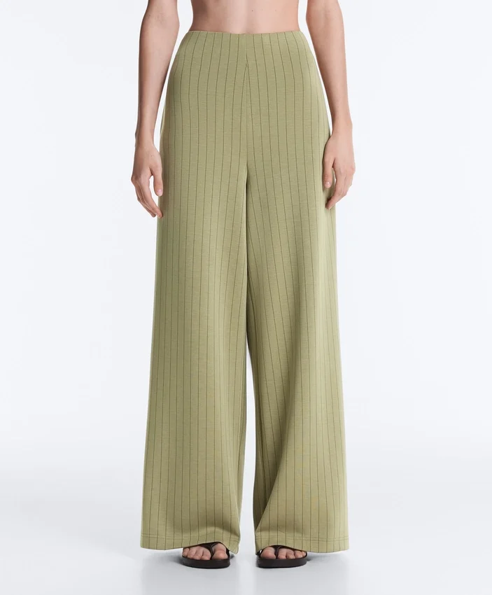 Pantalon taille haute à jambes larges et rayures fines, au toucher Soft Touch Pantalon taille haute à jambes larges et rayures fines, au toucher Soft Touch