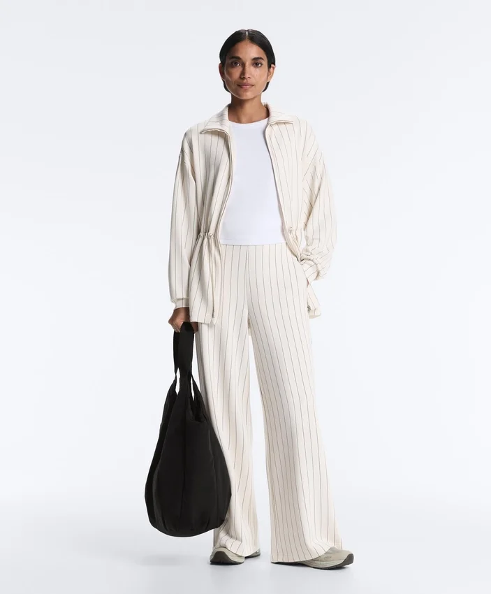 Veste longue à fines rayures avec taille ajustable et modal Soft Touch Veste longue à fines rayures avec taille ajustable et modal Soft Touch