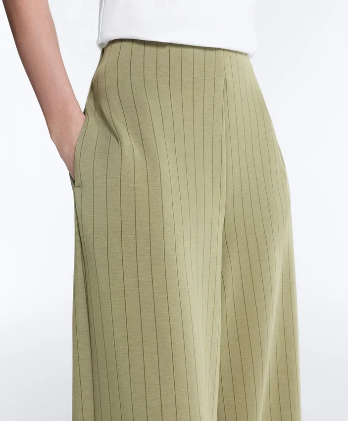 Pantalon taille haute à jambes larges et rayures fines, au toucher Soft Touch Pantalon taille haute à jambes larges et rayures fines, au toucher Soft Touch