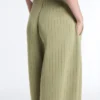 Pantalon taille haute à jambes larges et rayures fines, au toucher Soft Touch Pantalon taille haute à jambes larges et rayures fines, au toucher Soft Touch
