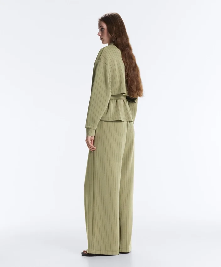Pantalon taille haute à jambes larges et rayures fines, au toucher Soft Touch Pantalon taille haute à jambes larges et rayures fines, au toucher Soft Touch