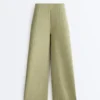 Pantalon taille haute à jambes larges et rayures fines, au toucher Soft Touch Pantalon taille haute à jambes larges et rayures fines, au toucher Soft Touch