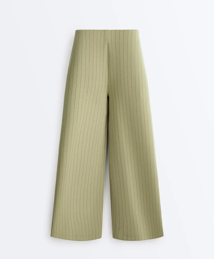 Pantalon taille haute à jambes larges et rayures fines, au toucher Soft Touch Pantalon taille haute à jambes larges et rayures fines, au toucher Soft Touch