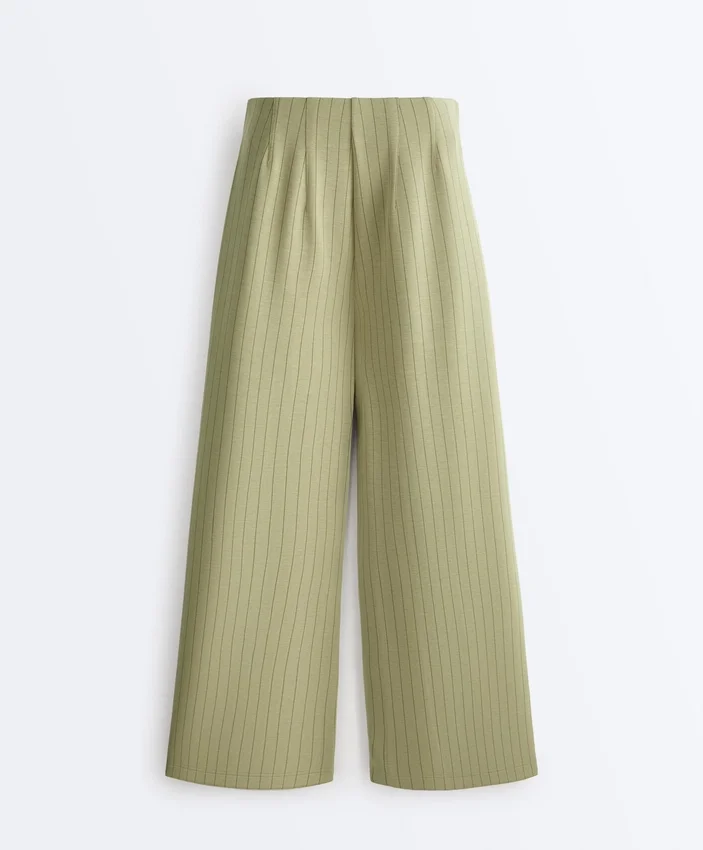 Pantalon taille haute à jambes larges et rayures fines, au toucher Soft Touch Pantalon taille haute à jambes larges et rayures fines, au toucher Soft Touch