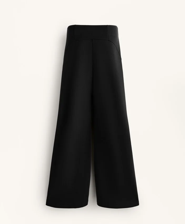 Pantalon évasé à taille très haute en modal brossé Pantalon évasé à taille très haute en modal brossé