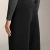 Pantalon évasé à taille très haute en modal brossé Pantalon évasé à taille très haute en modal brossé