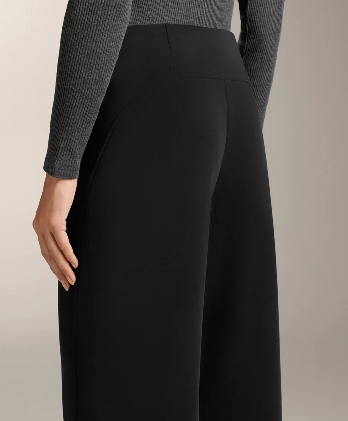 Pantalon évasé à taille très haute en modal brossé Pantalon évasé à taille très haute en modal brossé