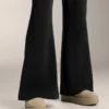 Pantalon évasé à taille très haute en modal brossé Pantalon évasé à taille très haute en modal brossé