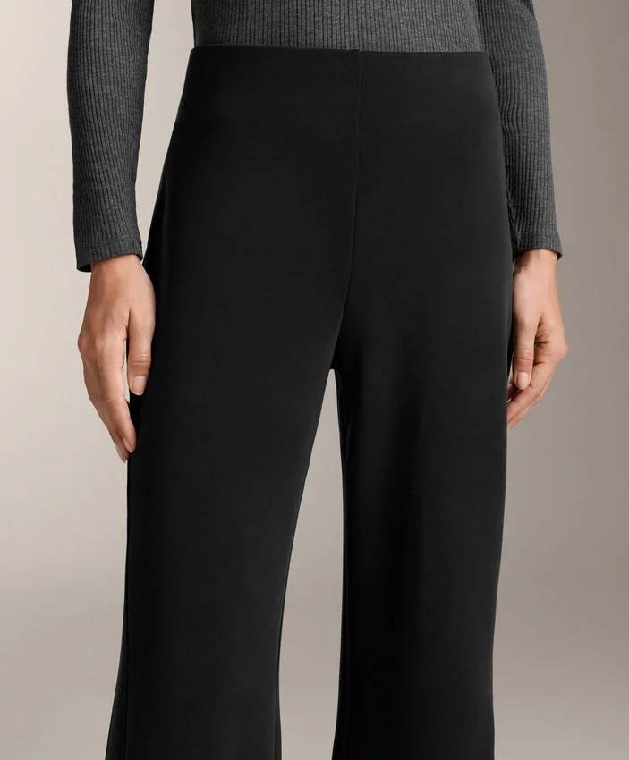Pantalon évasé à taille très haute en modal brossé Pantalon évasé à taille très haute en modal brossé