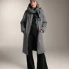 Pantalon évasé à taille très haute en modal brossé Pantalon évasé à taille très haute en modal brossé