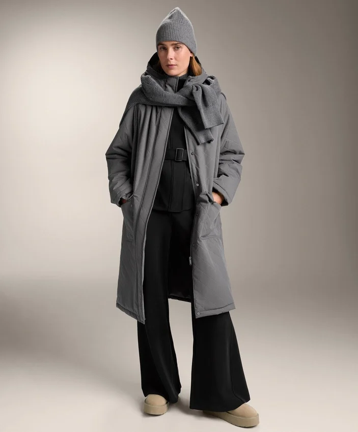 Pantalon évasé à taille très haute en modal brossé Pantalon évasé à taille très haute en modal brossé