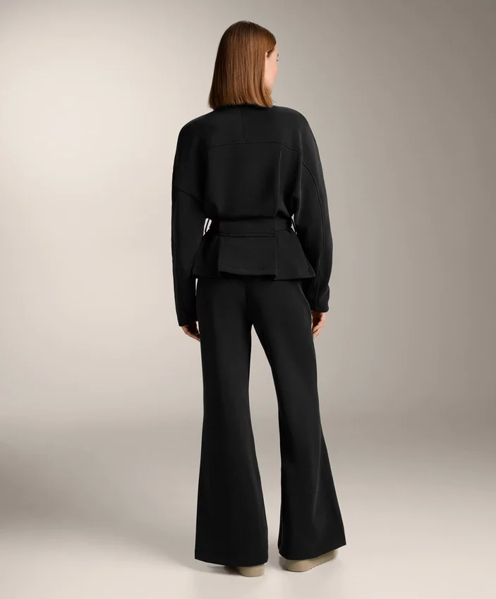 Pantalon évasé à taille très haute en modal brossé Pantalon évasé à taille très haute en modal brossé