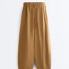 Pantalons bouffants en mélange de lyocell et 24 % de lin avec coutures Pantalons bouffants en mélange de lyocell et 24 % de lin avec coutures