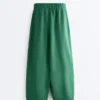 Pantalons bouffants en mélange de lyocell et 24 % de lin avec coutures Pantalons bouffants en mélange de lyocell et 24 % de lin avec coutures
