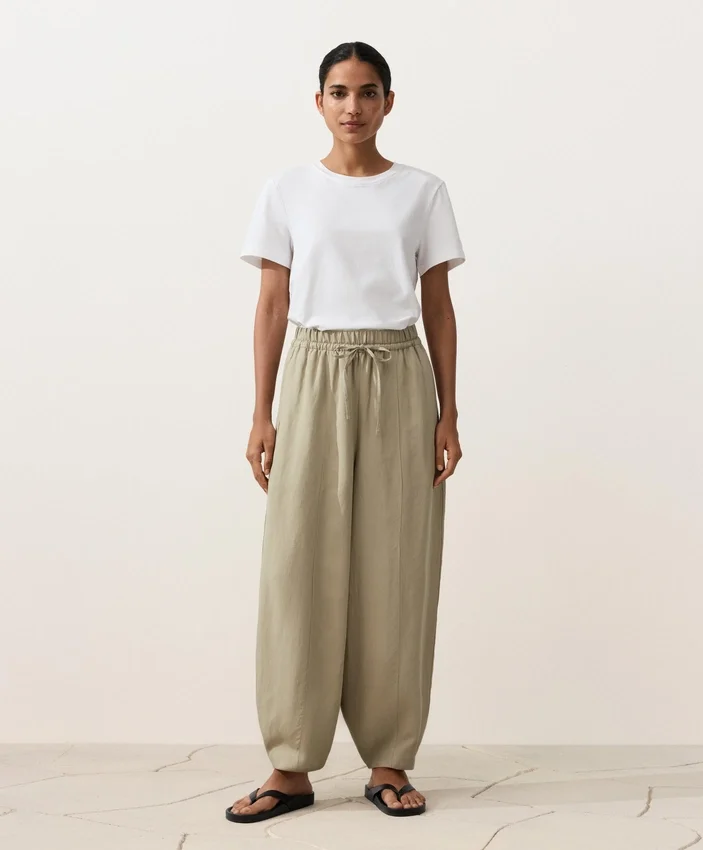Pantalons bouffants en mélange de lyocell et 24 % de lin avec coutures Pantalons bouffants en mélange de lyocell et 24 % de lin avec coutures